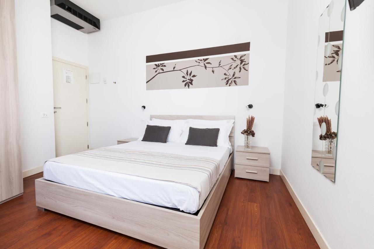 Hotel Al Nuovo Porto เบลลาเรีย-อีเจอา มารีนา ภายนอก รูปภาพ